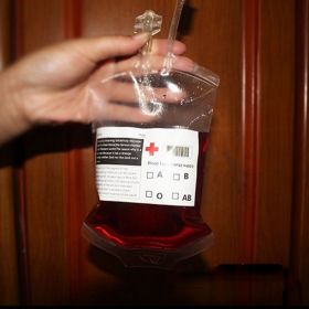 10pcs Hospital Blood Bags for Drinks Bloody Halloween Decorations Cup Dispenser Prom Props Juice Containers Halloween Pouch Drink Bag Energy Drink Bag